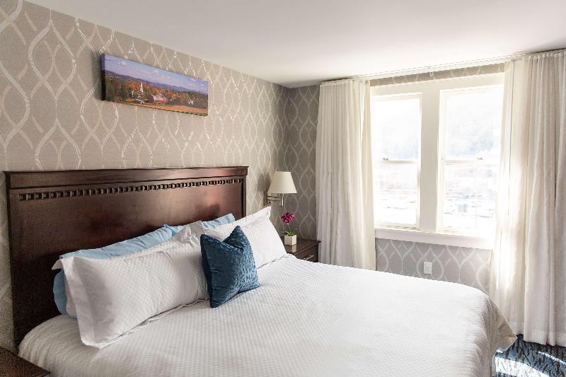 جناح سرير كينج, Capitol Plaza Hotel Montpelier Tapestry Collection By Hilton