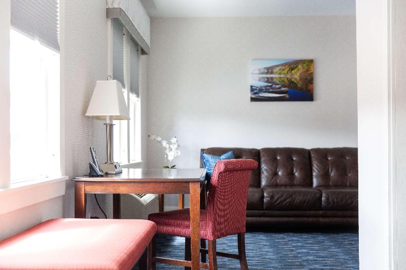 Люкс Кровать Кинг, Capitol Plaza Hotel Montpelier Tapestry Collection By Hilton