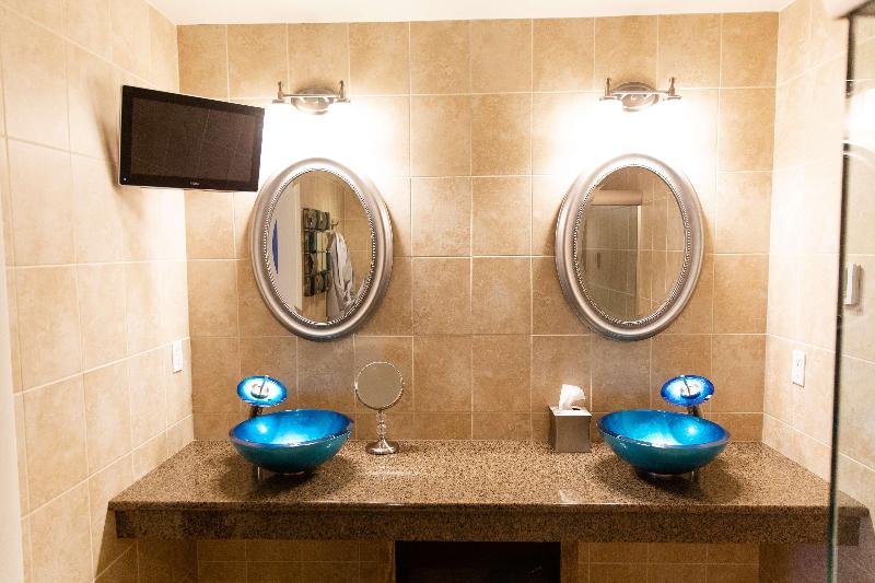 جناح سرير كينج, Capitol Plaza Hotel Montpelier Tapestry Collection By Hilton