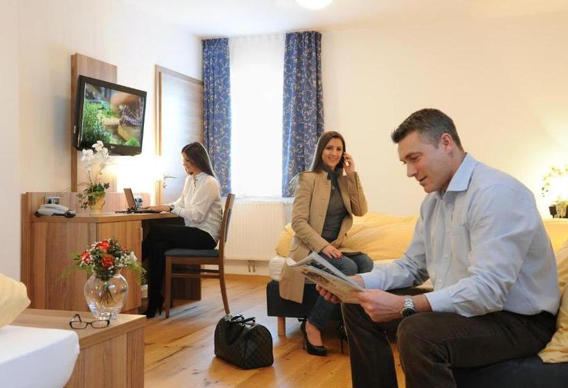 Четырехместный Номер Стандарт, Christl