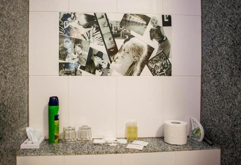 Standard Szoba, Film