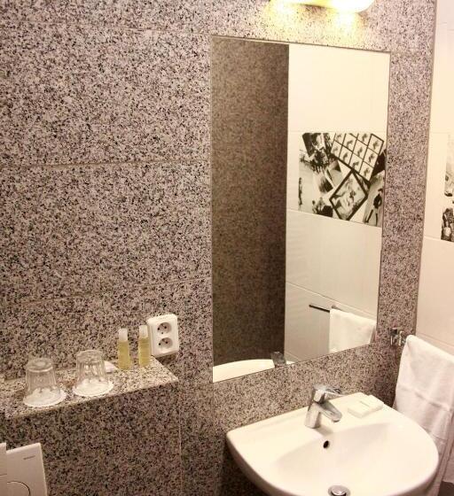 Standard Szoba, Film