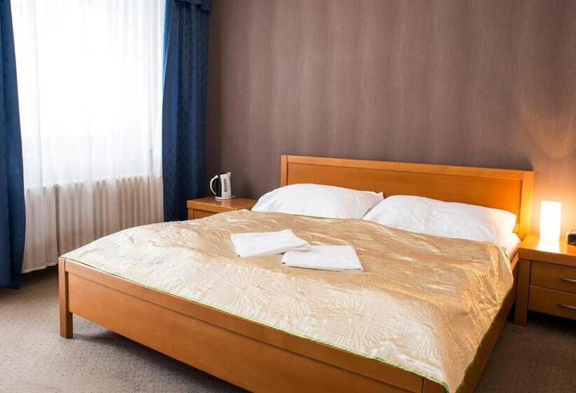 Standard Szoba, Film