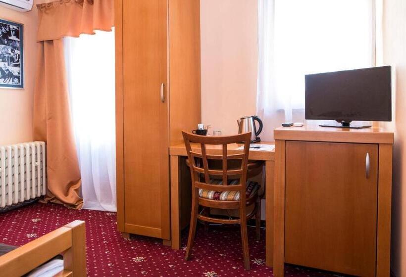 Standard Egyágyas Szoba, Film