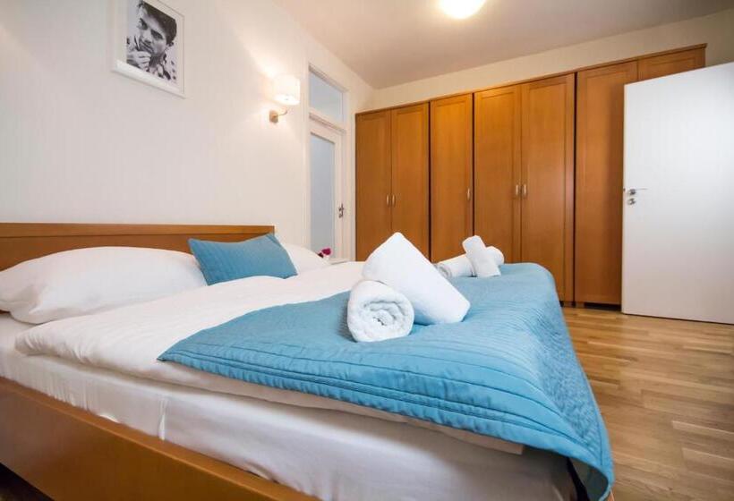 1 Szobás Apartman, Film