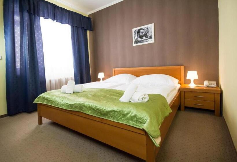 Standard Szoba, Film