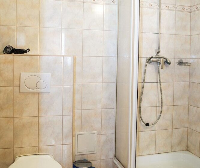 Standard Szoba, Film