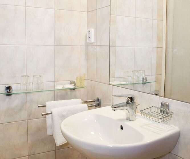 Standard Szoba, Film