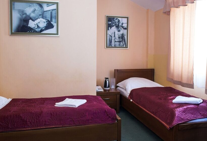 Standard Szoba, Film