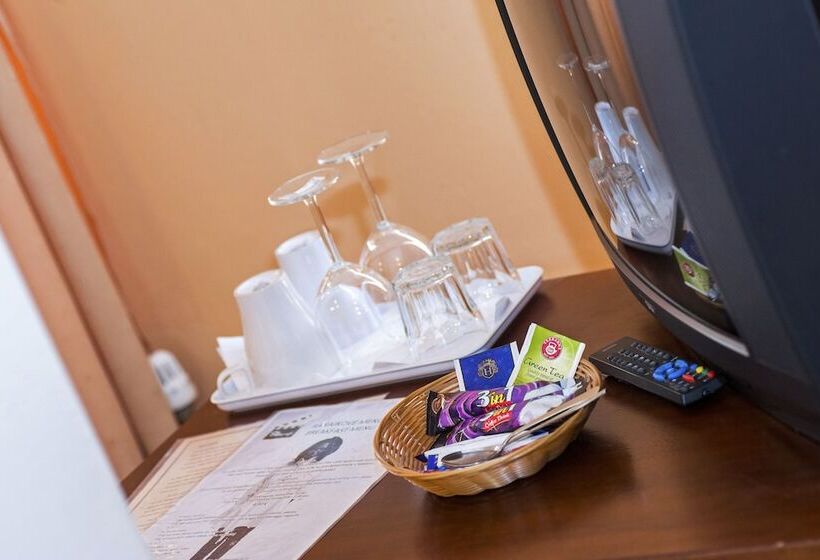 Négyágyas Standard Szoba, Film