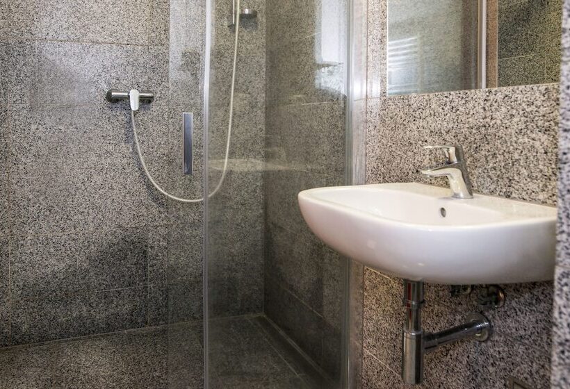 Standard Egyágyas Szoba, Film