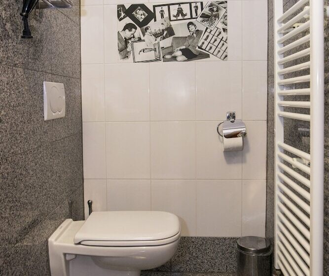 Standard Egyágyas Szoba, Film