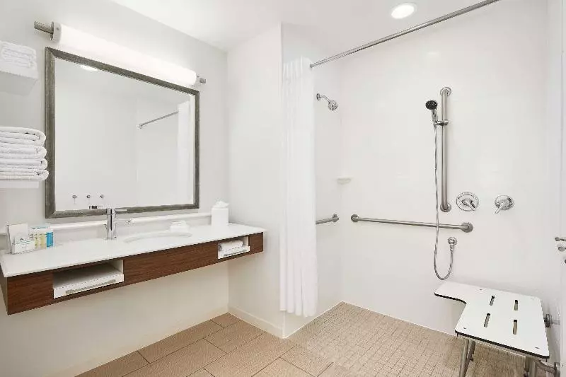 身障者適用スイートルーム, Holiday Inn Express & Suites Pittsburgh Sw/southpointe, An Ihg