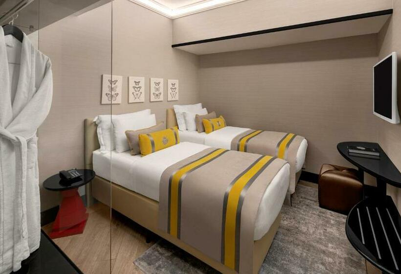 اتاق خانوادگی, Sura Hagia Sophia