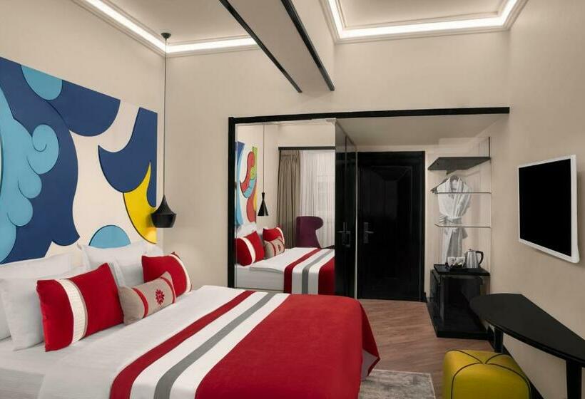 اتاق سوپریور, Sura Hagia Sophia