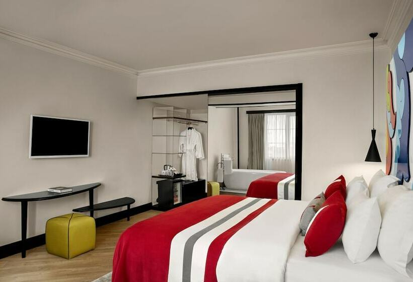 اتاق سوپریور, Sura Hagia Sophia