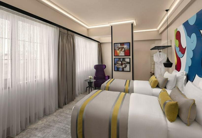 اتاق سوپریور, Sura Hagia Sophia