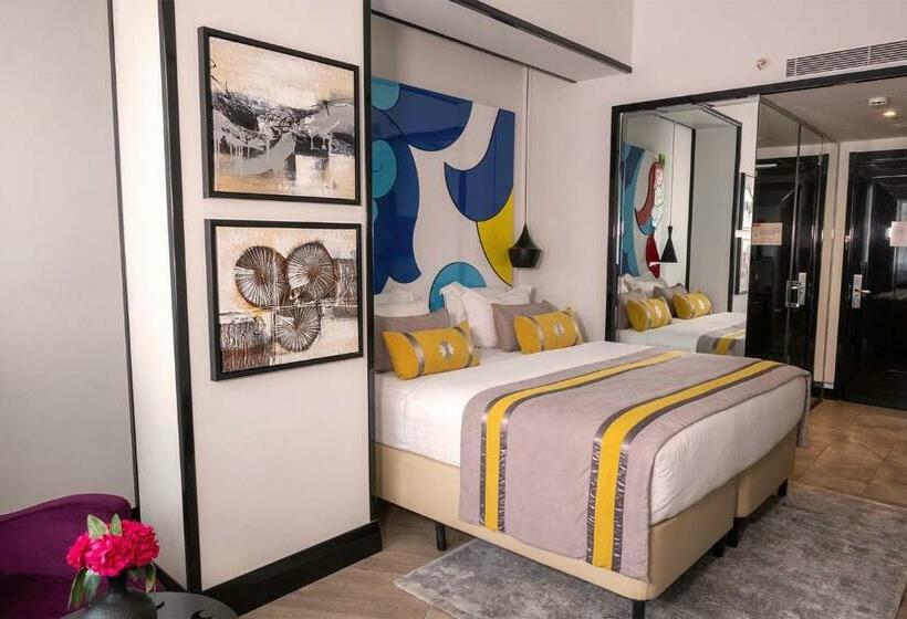 اتاق استاندارد, Sura Hagia Sophia