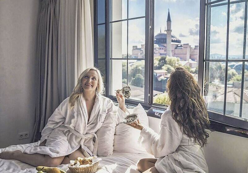 اتاق استاندارد, Sura Hagia Sophia