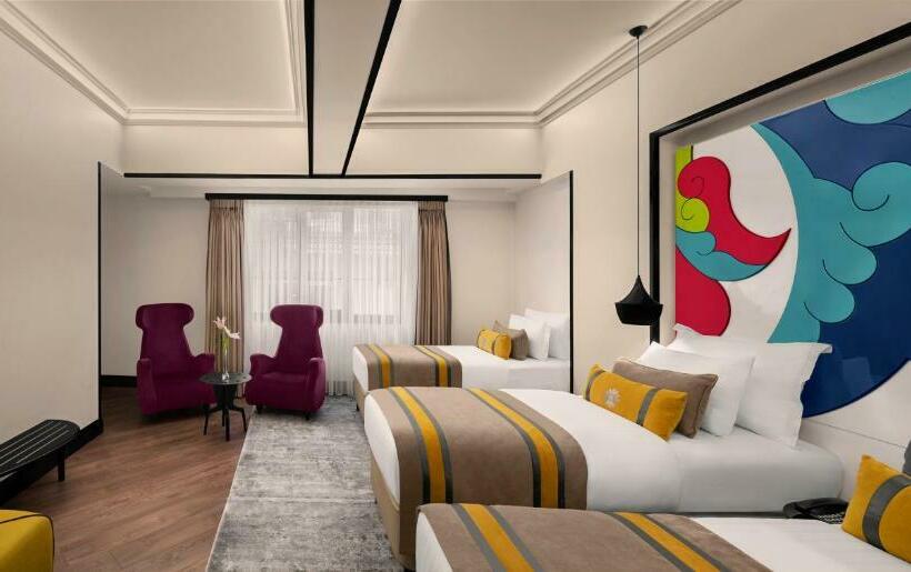 اتاق استاندارد سه نفره, Sura Hagia Sophia