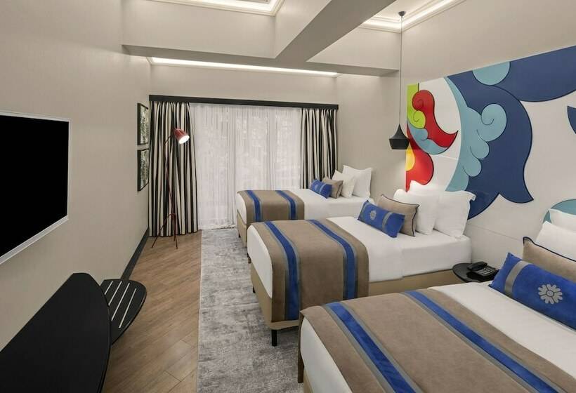 اتاق استاندارد سه نفره, Sura Hagia Sophia