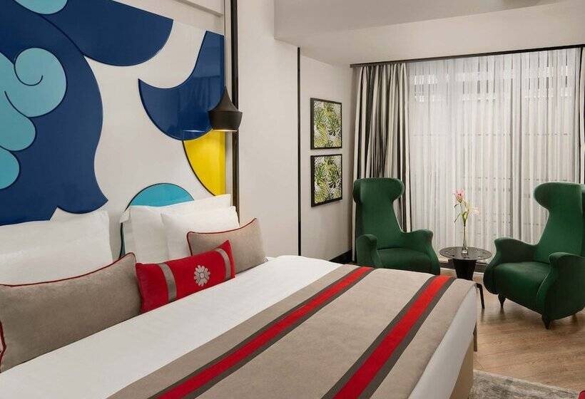 اتاق سوپریور, Sura Hagia Sophia