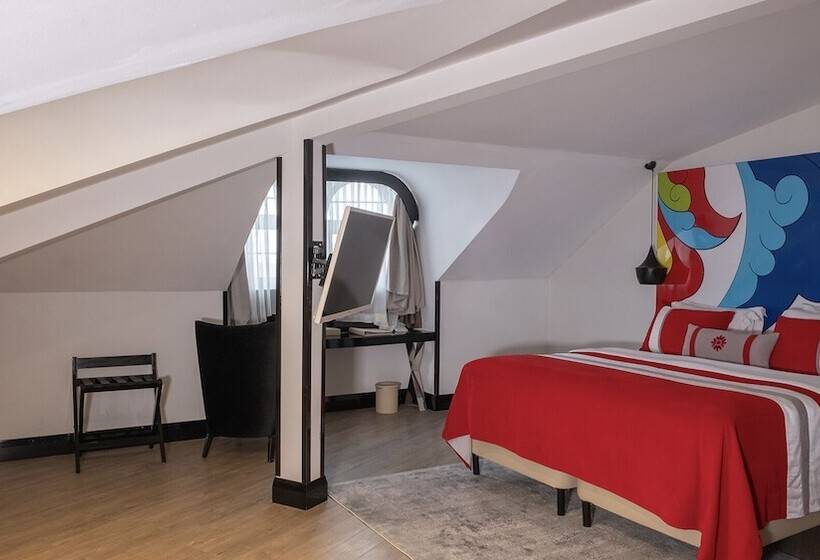 اتاق پنت هاوس, Sura Hagia Sophia