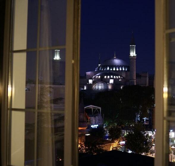 スタンダードルーム, Sura Hagia Sophia