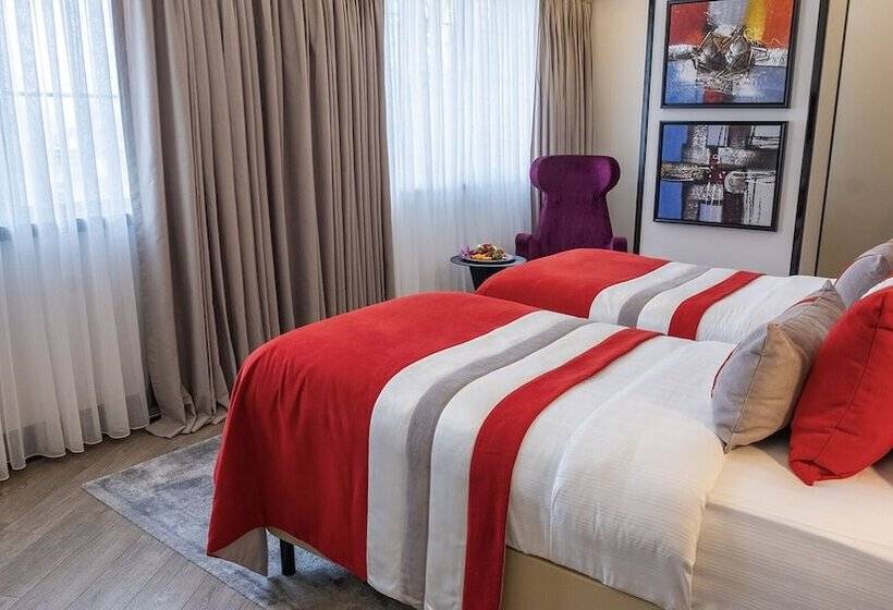 اتاق سوپریور, Sura Hagia Sophia