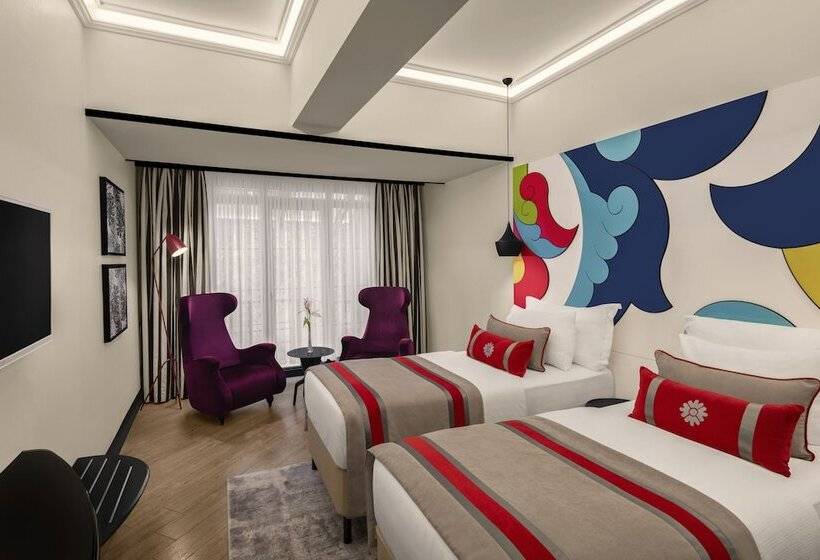 اتاق سوپریور, Sura Hagia Sophia