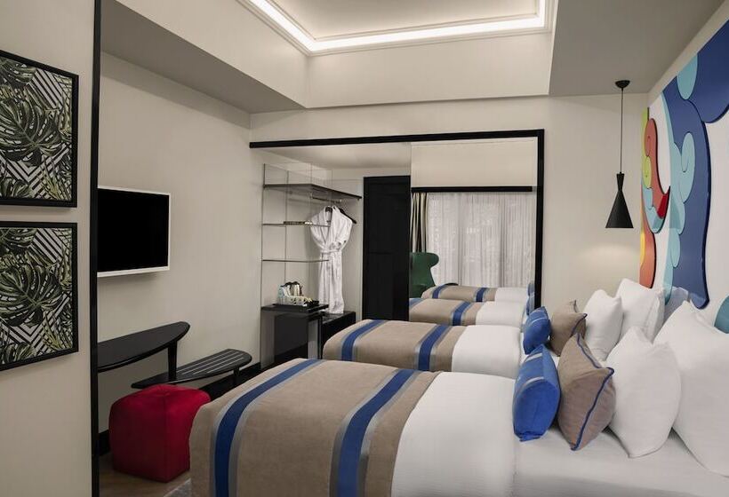 اتاق سوپریور, Sura Hagia Sophia