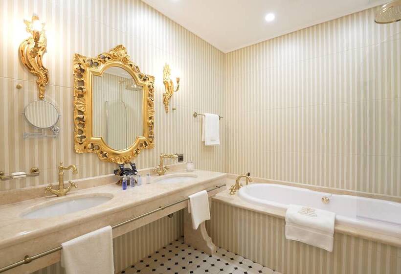 آپارتمان لوکس 1 خوابه, Trezzini Palace Boutique