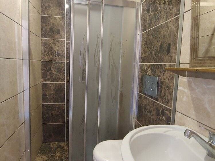 スタンダードトリプルルーム, Yonca