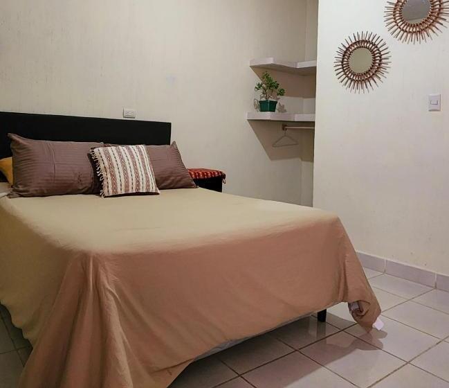 اتاق لوکس, Complejo Don Pascual