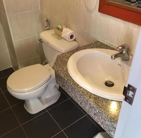 اتاق لوکس با بالکن, Patong Central Residence And Apartment