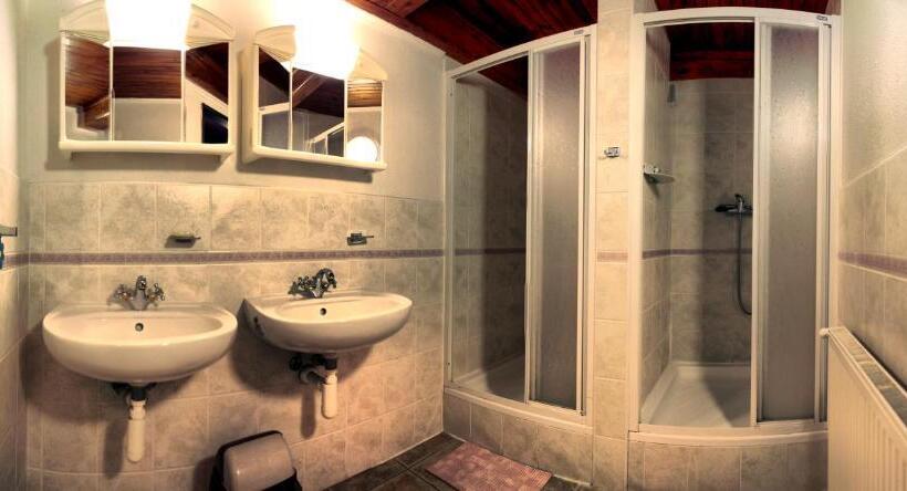 Háromágyas Standard Szoba Megosztott Fürdővel, Pension U Stehlíků