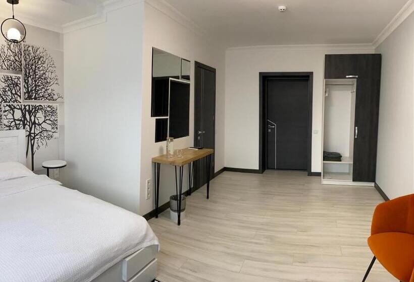 سوییت, готель ресторан два леви