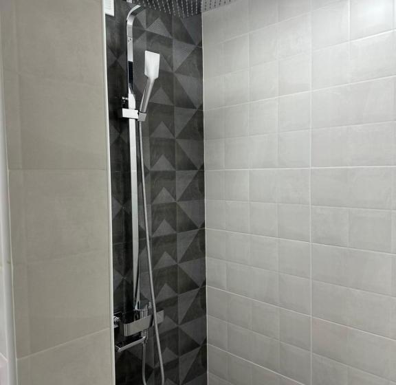 سوئیت با بالکن, готель ресторан два леви