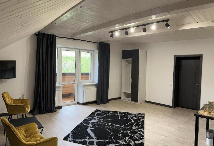 سوئیت با بالکن, готель ресторан два леви