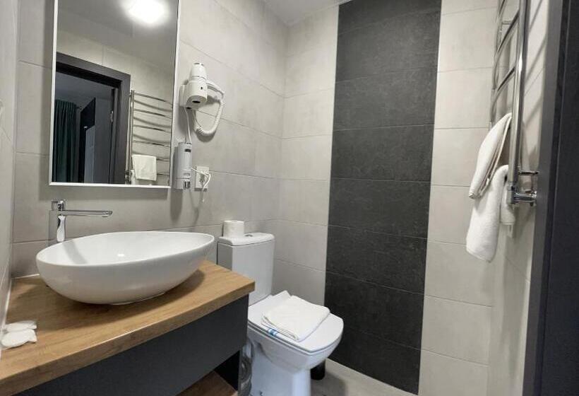 اتاق استاندارد با بالکن, готель ресторан два леви