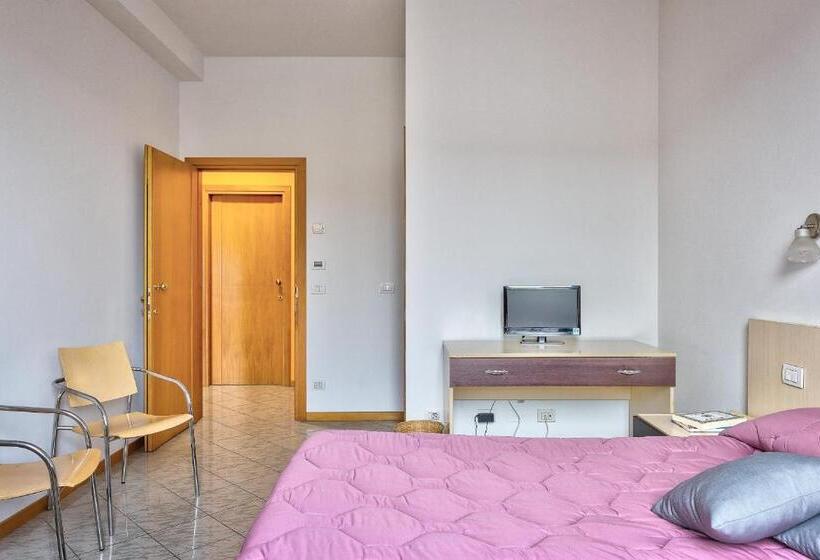 חדר סטנדרט לשלושה, Affittacamere Il Puntone