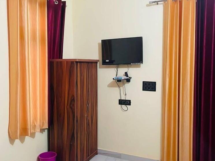 Трехместный Номер Классика, Oyo 83715 Crystal