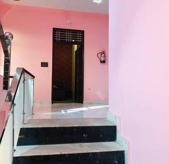 Трехместный Номер Классика, Oyo 83715 Crystal