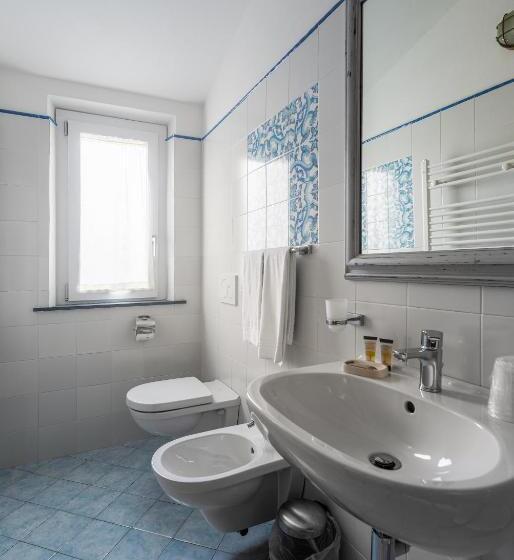 スタンダードルーム, La Corte Dei Tre