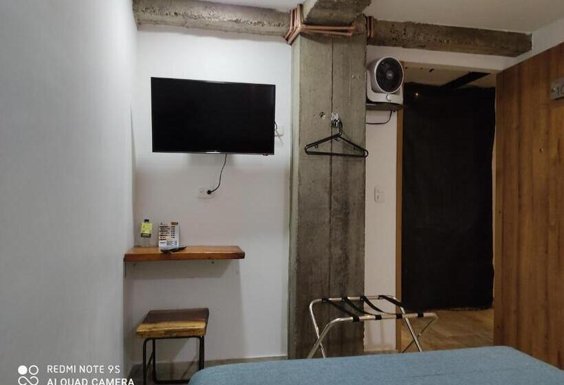 اتاق استاندارد, Carriqui Underground