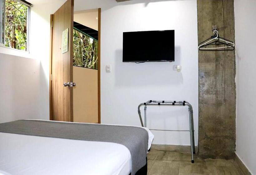 اتاق لوکس, Carriqui Underground