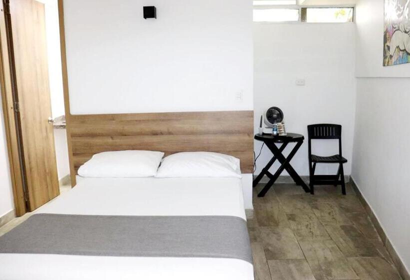 اتاق لوکس, Carriqui Underground