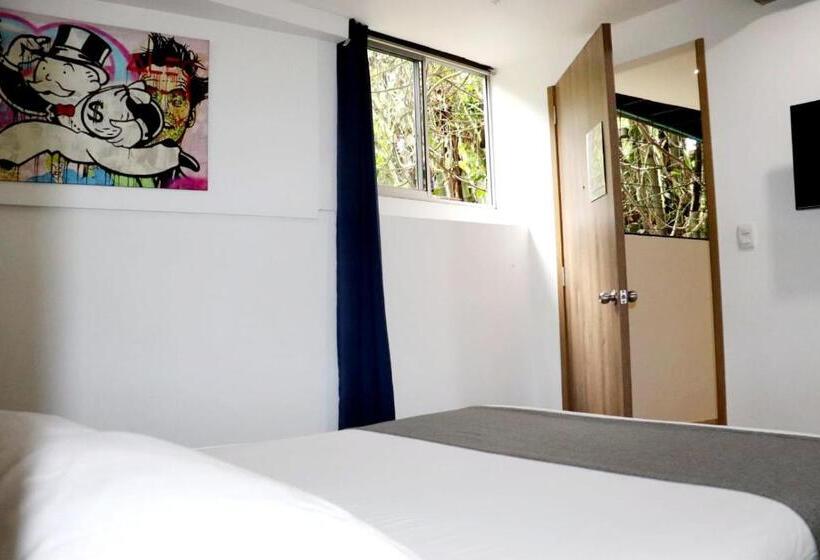 اتاق لوکس, Carriqui Underground