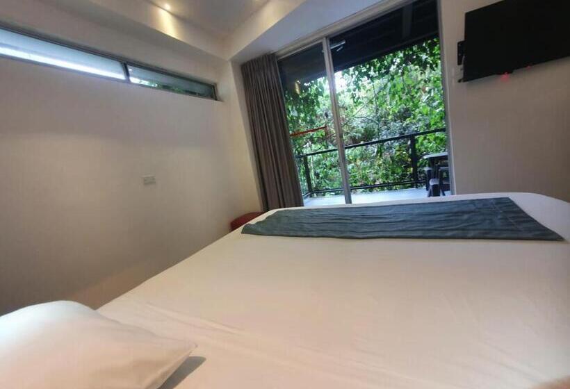 اتاق لوکس با تخت بزرگ, Carriqui Underground