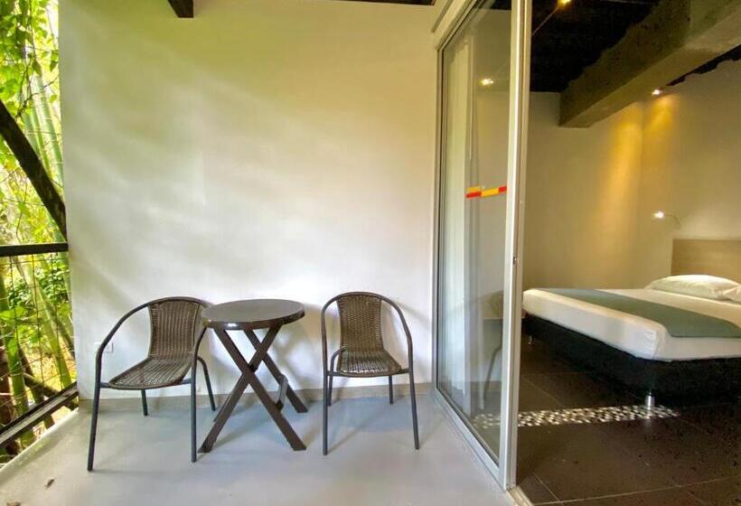 اتاق سوپریور, Carriqui Underground